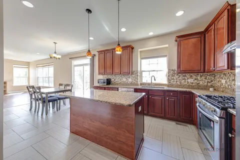 $614,900 | 4 Waterton Drive, Streamwood, IL 60107