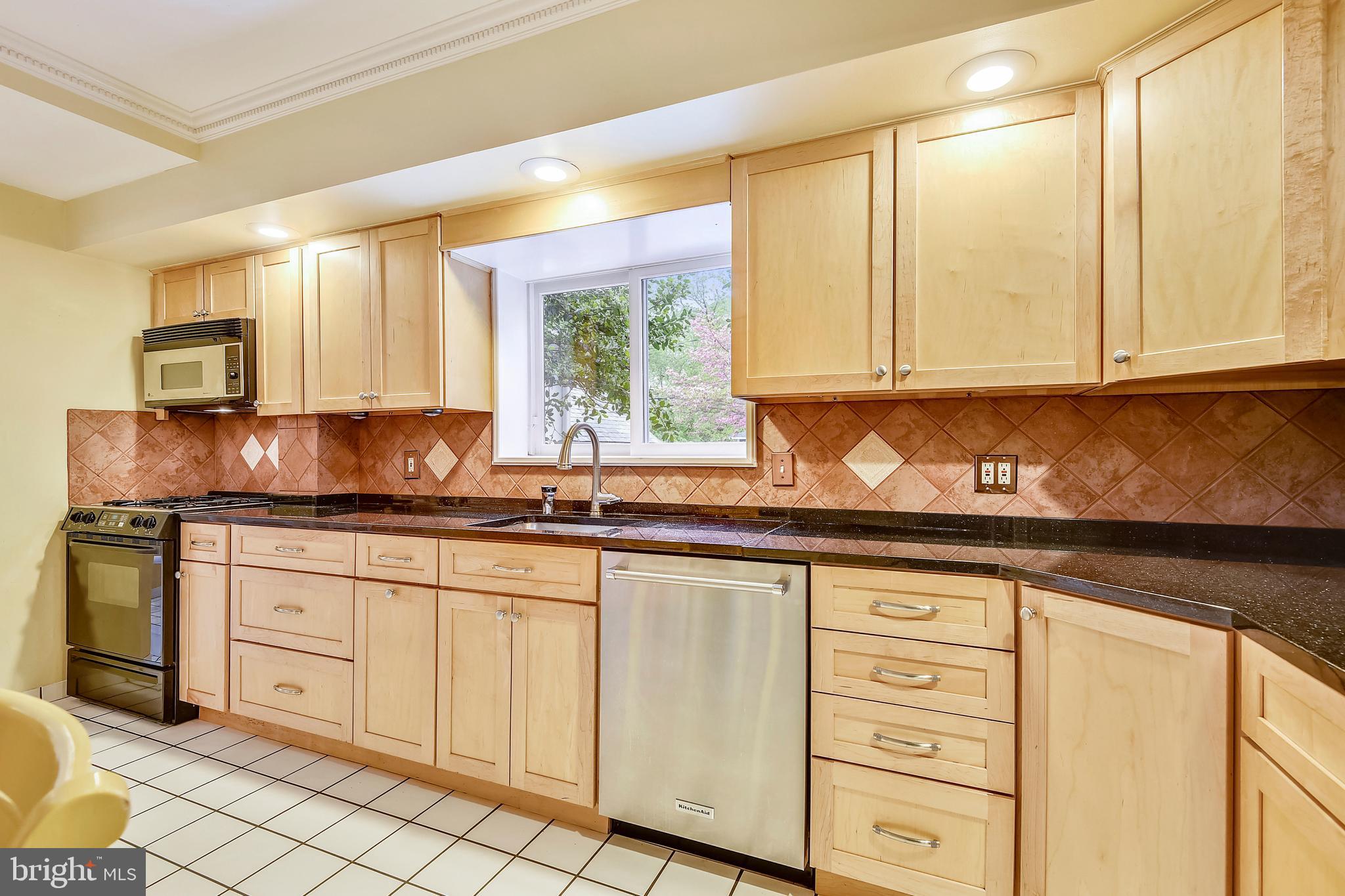 2208 South Road Baltimore, MD 21209 - Photo 14 of 55 Kitchen
