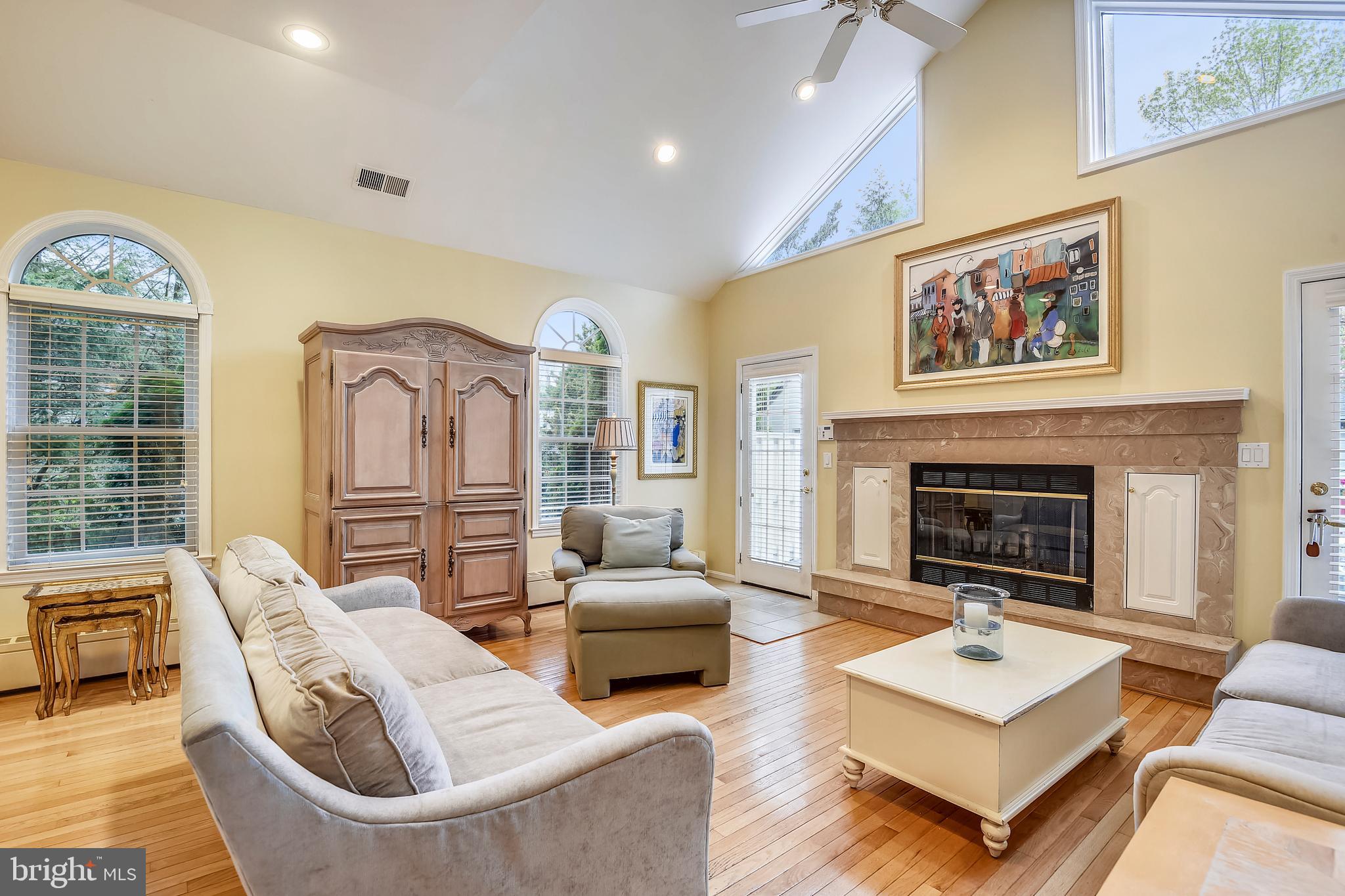 2208 South Road Baltimore, MD 21209 - Photo 18 of 55 Large Family Room Addition w/Vaulted Ceilings