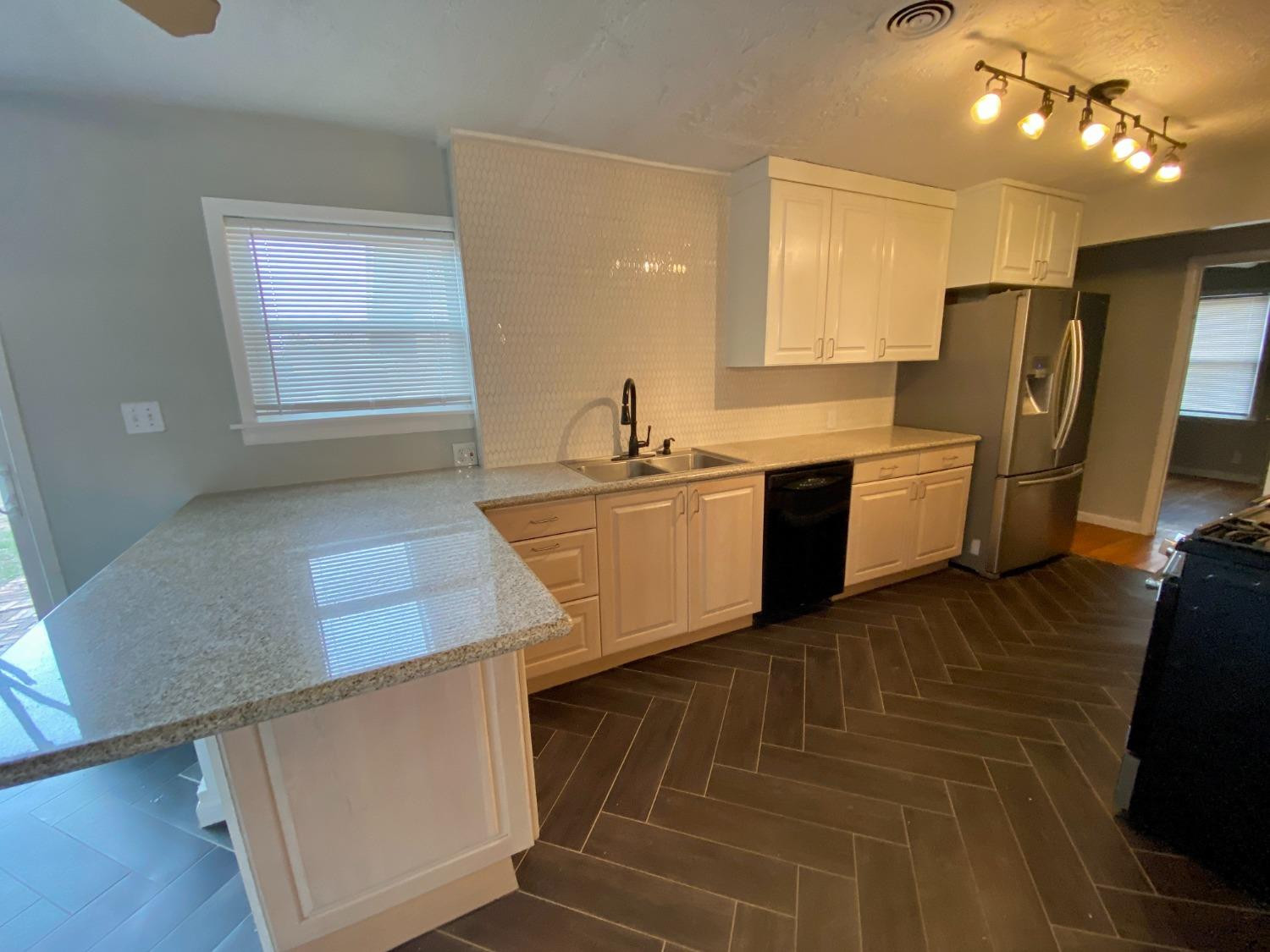 4002 37th Street Lubbock, TX 79413 - Photo 5 of 19 Photo 5