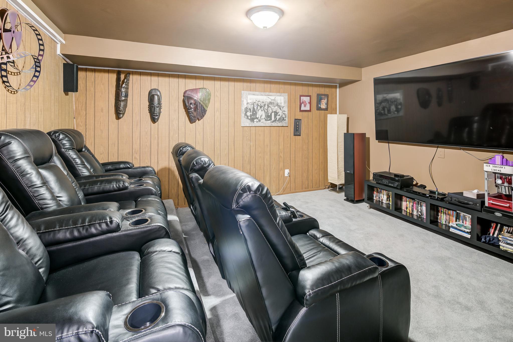 136 Claybrook Drive Silver Spring, MD 20902 - Photo 24 of 30 a living room with furniture