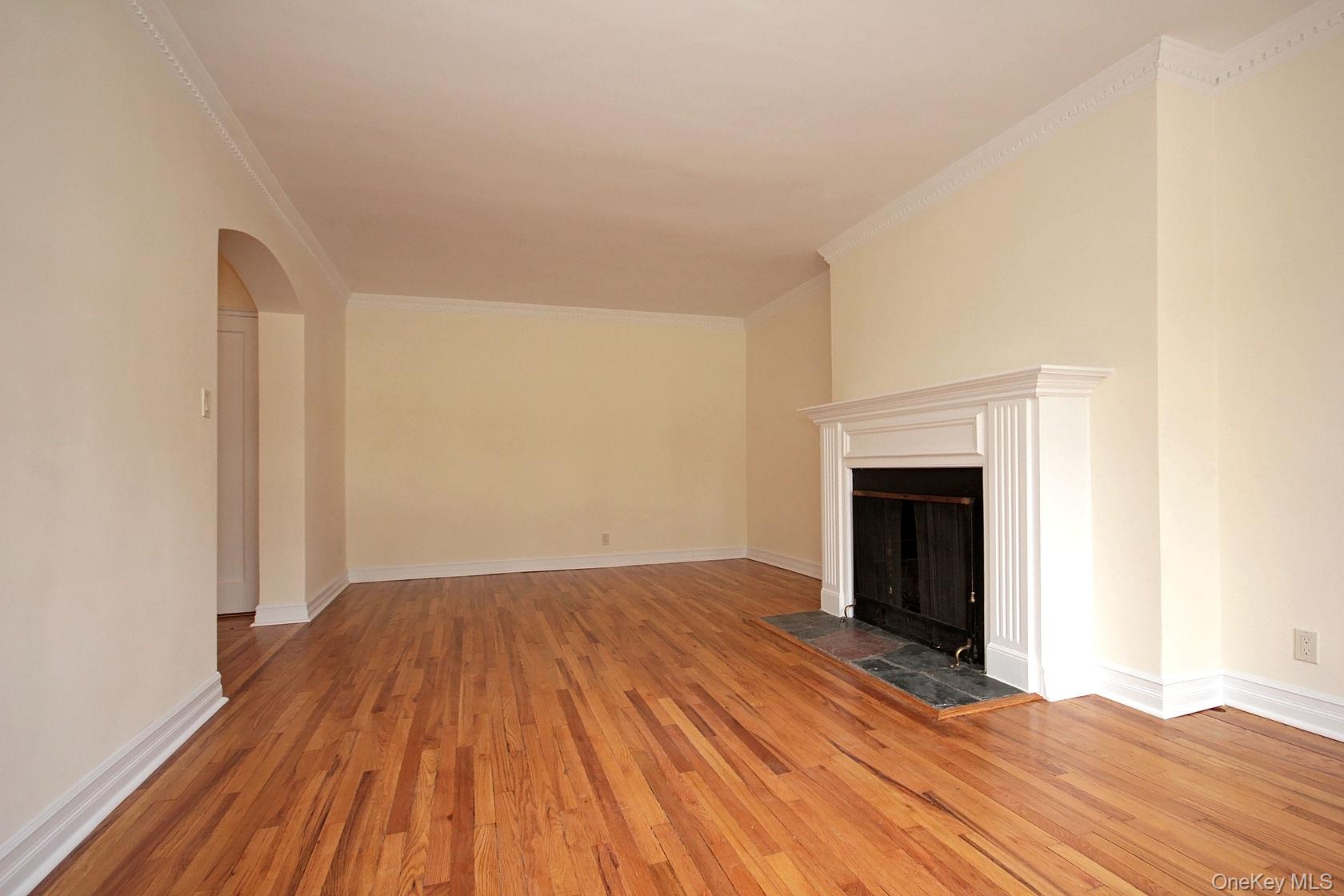 160 South Middle Neck Road, Unit 2H Great Neck, NY 11021 - Photo 5 of 12