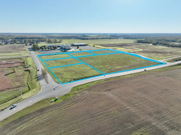 an aerial view of a tennis ground