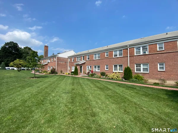 $2,300 | 244 Glenbrook Road, Unit 35A, Stamford, CT 06906