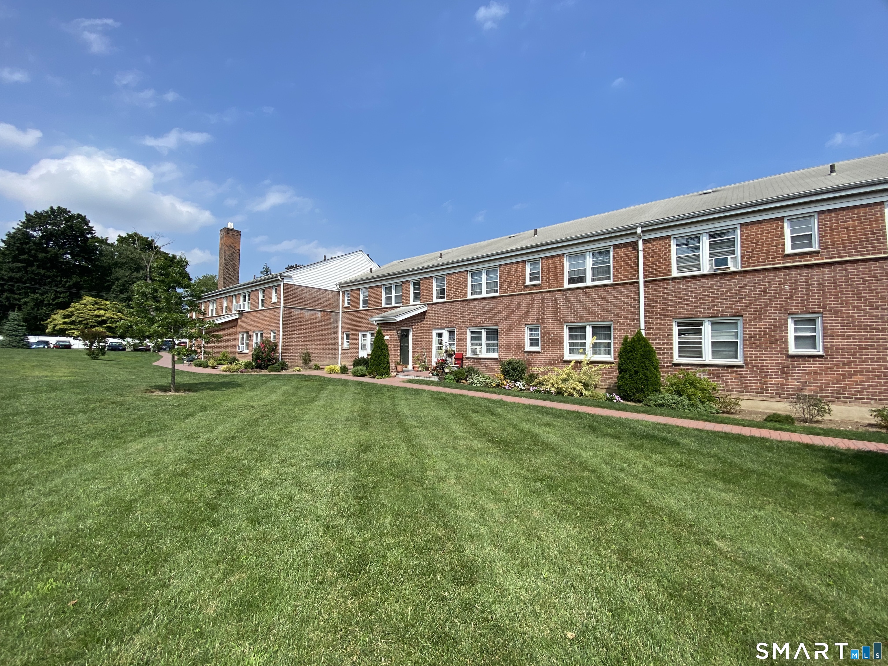 244 Glenbrook Road, Unit 35A Stamford, CT 06906 - Photo 1 of 15 BEAUTIFUL COURTYARD