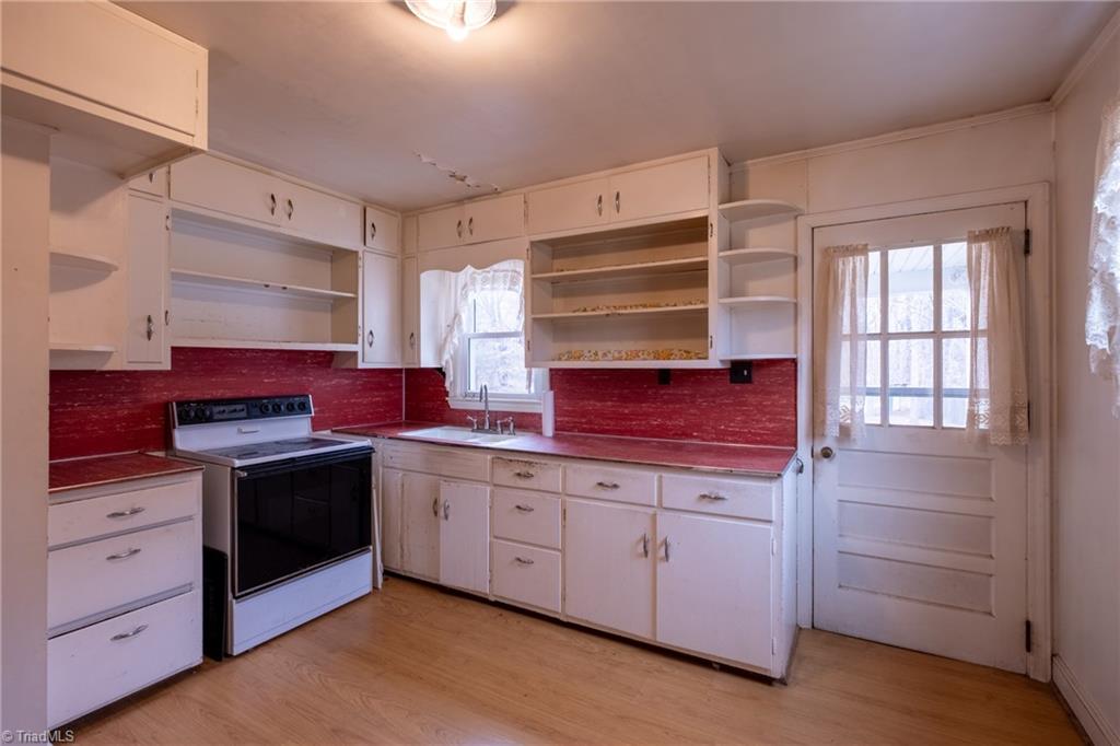 4319 Hicone Road Greensboro, NC 27405 - Photo 8 of 24