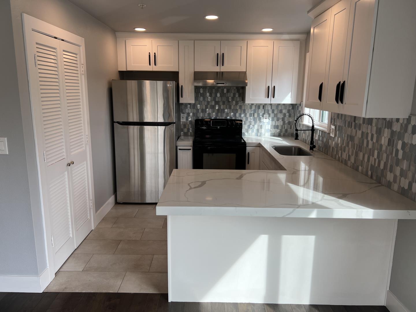 211 Semicircular Road Menlo Park, CA 94025 - Photo 7 of 11