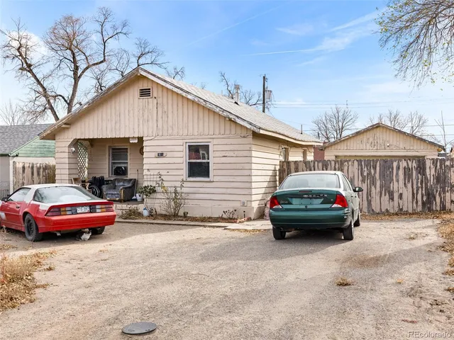 a car parked in front of white house