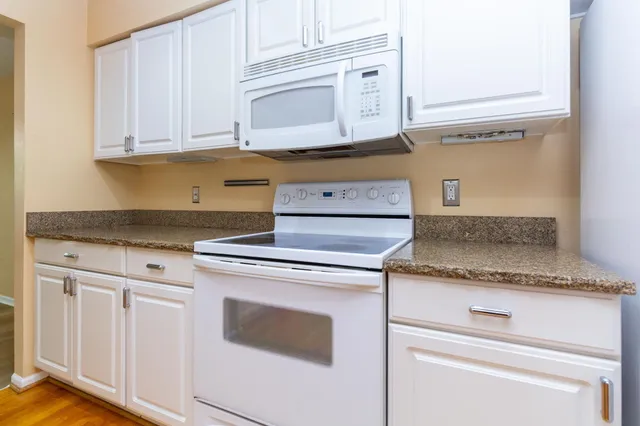 $2,500 | 1093 Fairways Boulevard, Troy, MI 48085