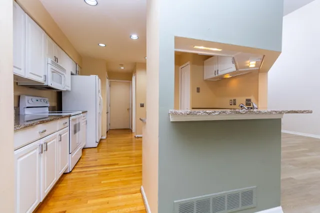 $2,500 | 1093 Fairways Boulevard, Troy, MI 48085