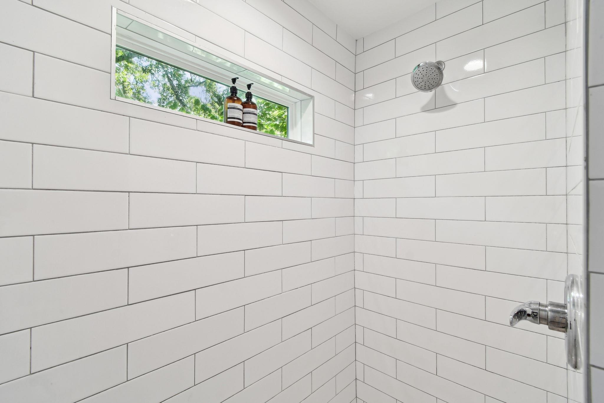 241 Columbus Street St. Augustine, FL 32084 - Photo 20 of 47 a bathroom with a shower