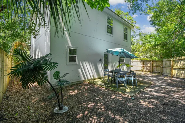 a view of outdoor space yard and porch
