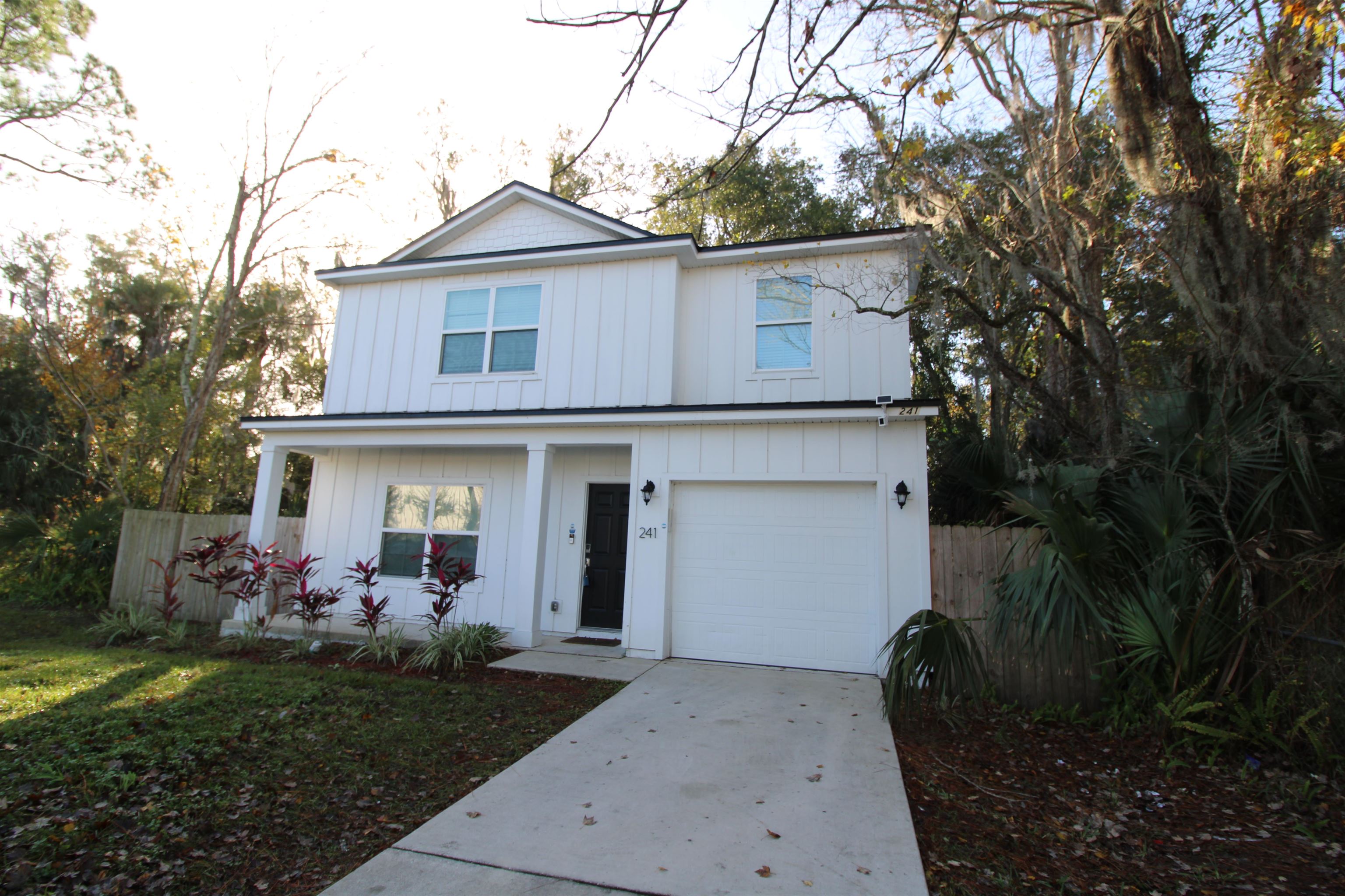 241 Columbus Street St. Augustine, FL 32084 - Photo 44 of 47 a front view of a house with garden