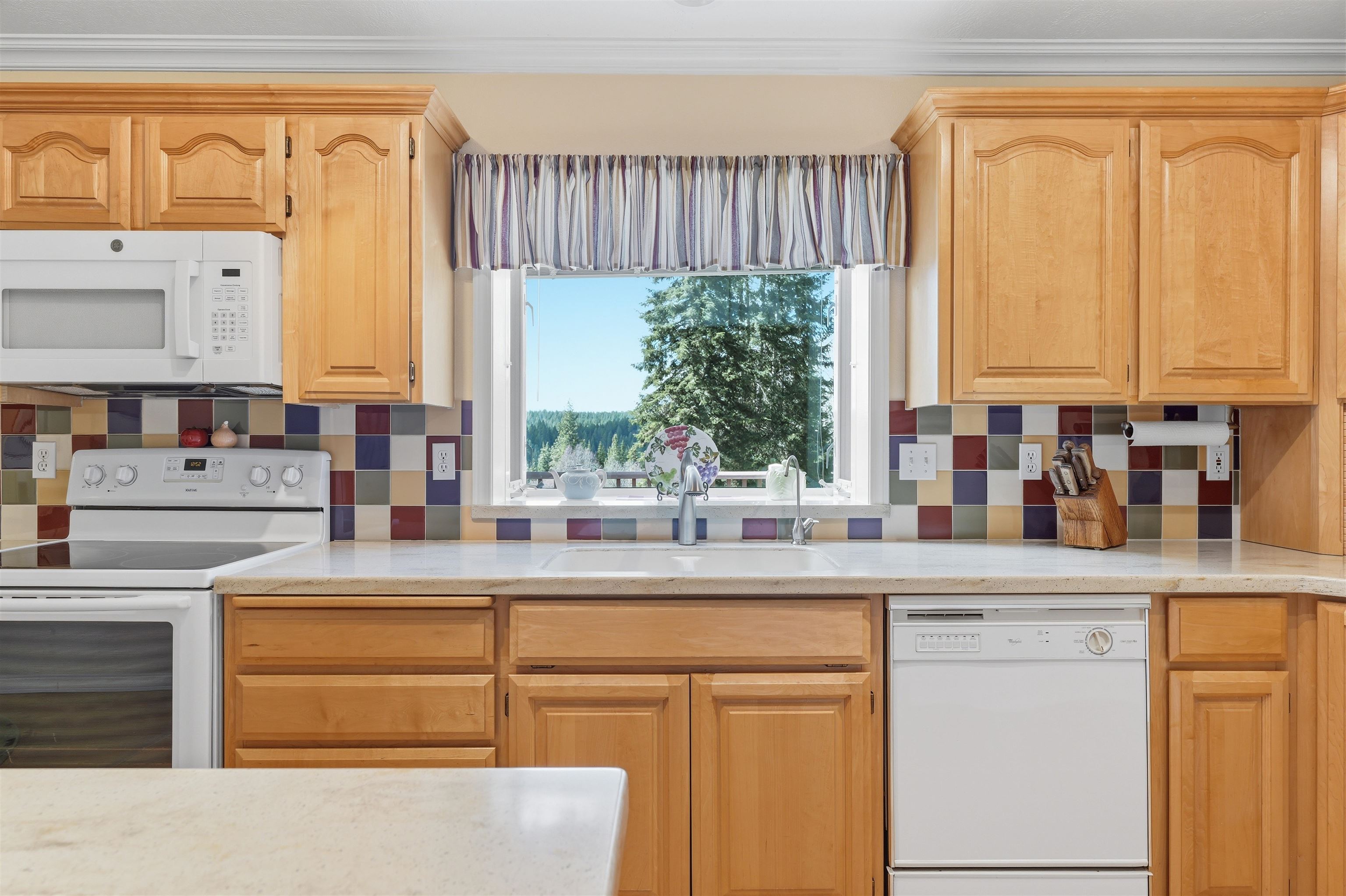 92 Fan Lake Road West Elk, WA 99009 - Photo 12 of 49