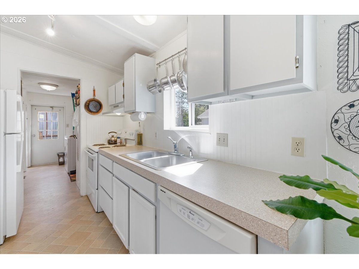 36445 Necarney City Road, Unit 20 Nehalem, OR 97131 - Photo 12 of 37