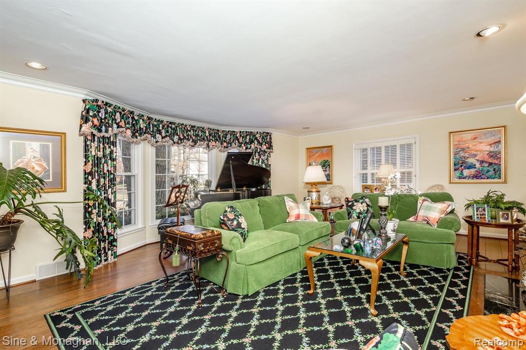 319 Touraine Road Grosse Pointe Farms, MI 48236 - Photo 9 of 59