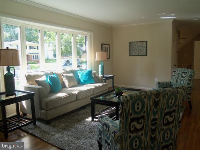 6301 Rockhurst Road Bethesda, MD 20817 - Photo 12 of 28 Living Room