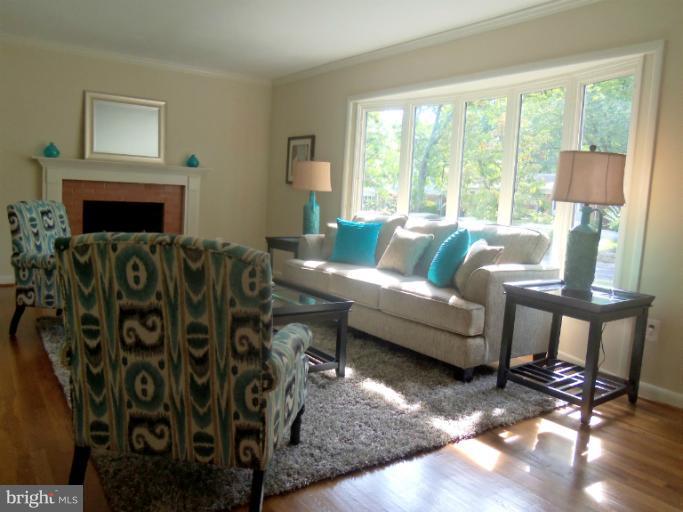 6301 Rockhurst Road Bethesda, MD 20817 - Photo 13 of 28 Living Room