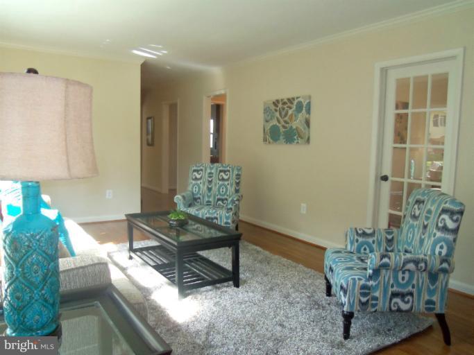 6301 Rockhurst Road Bethesda, MD 20817 - Photo 20 of 28 Living Room