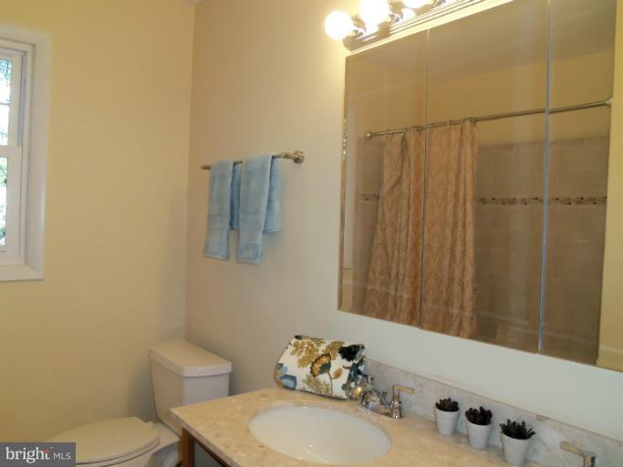 6301 Rockhurst Road Bethesda, MD 20817 - Photo 25 of 28 Bath