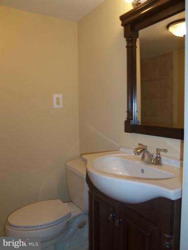 6301 Rockhurst Road Bethesda, MD 20817 - Photo 4 of 28 Bath