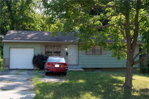 $160,000 | 8217 Flora Avenue, Kansas City, MO 64131