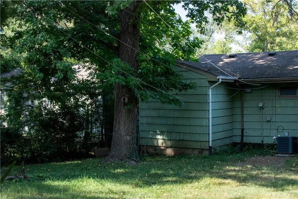 $160,000 | 8217 Flora Avenue, Kansas City, MO 64131
