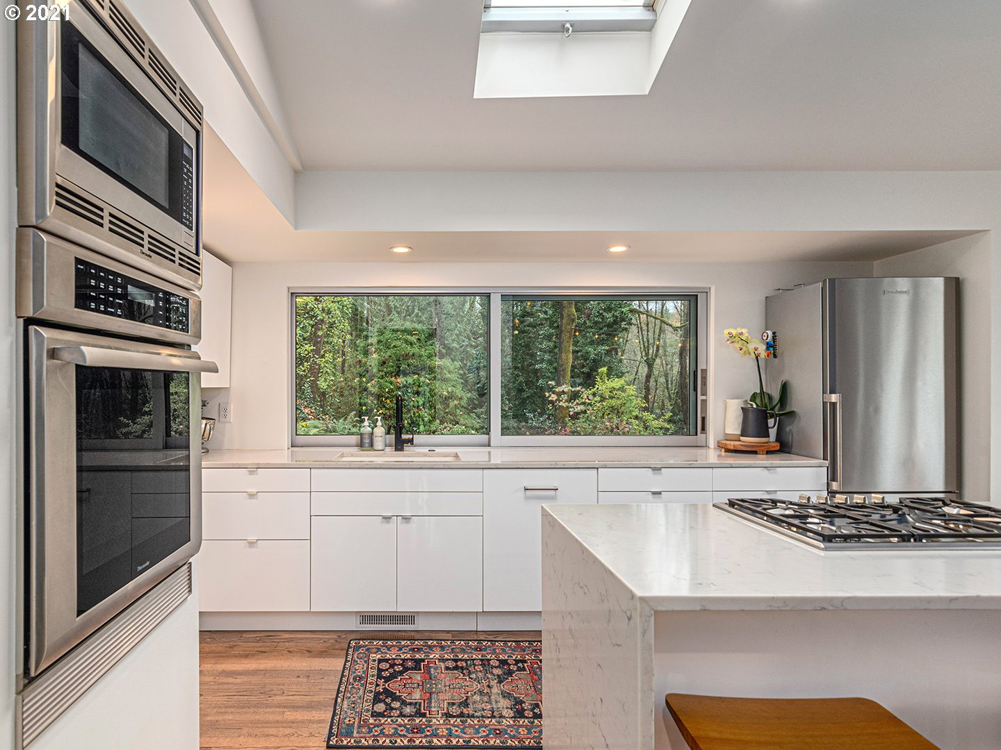 920 Southwest York Road Lake Oswego, OR 97034 - Photo 2 of 30