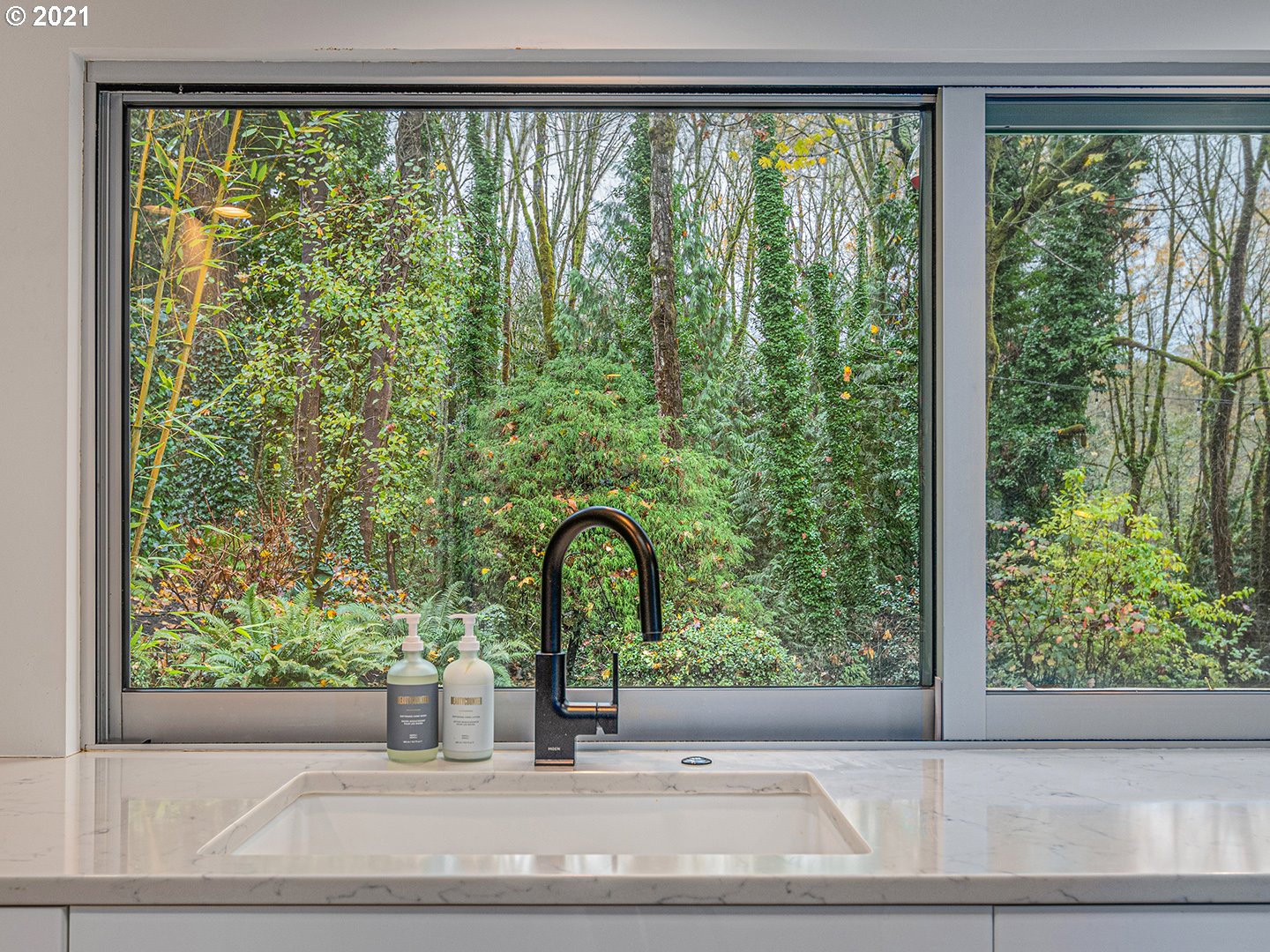 920 Southwest York Road Lake Oswego, OR 97034 - Photo 3 of 30