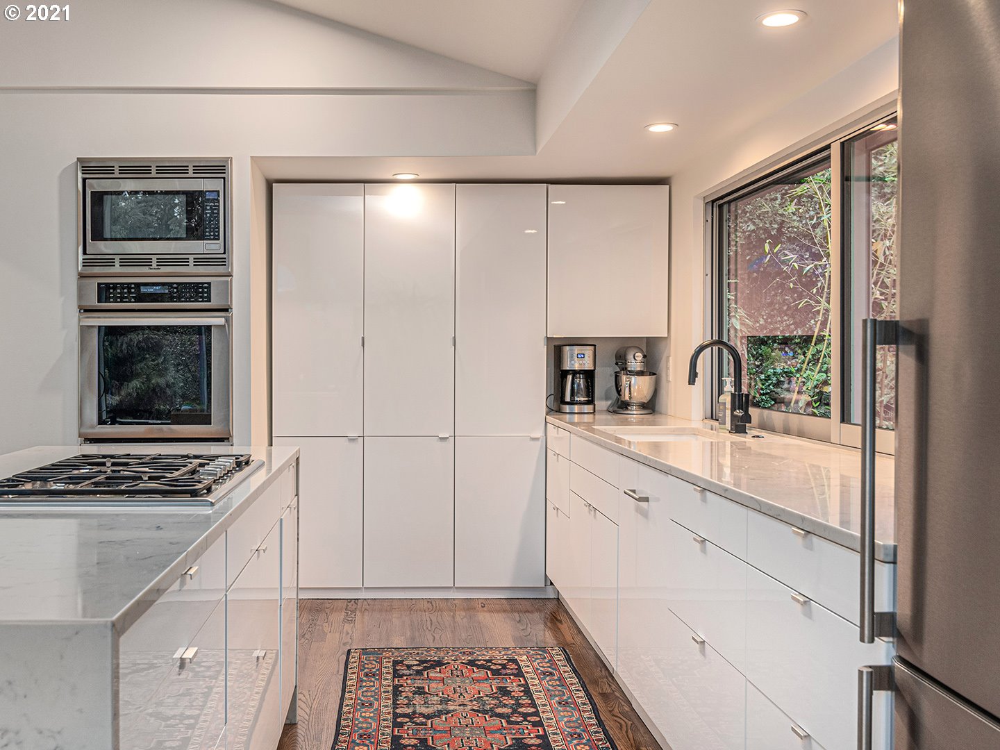 920 Southwest York Road Lake Oswego, OR 97034 - Photo 4 of 30