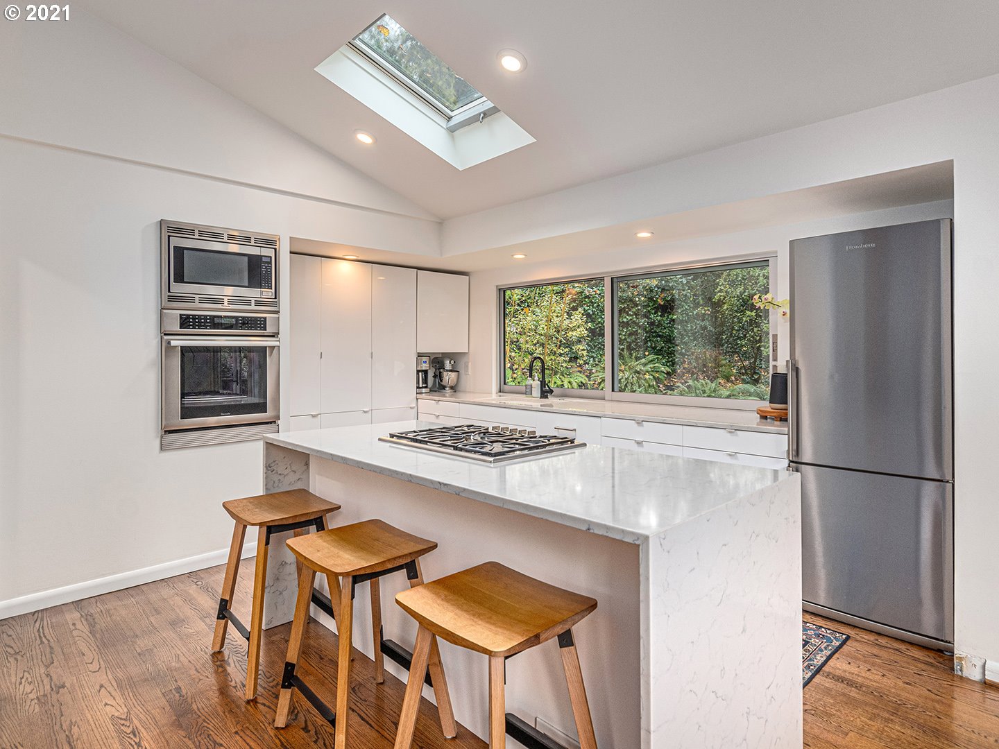 920 Southwest York Road Lake Oswego, OR 97034 - Photo 5 of 30