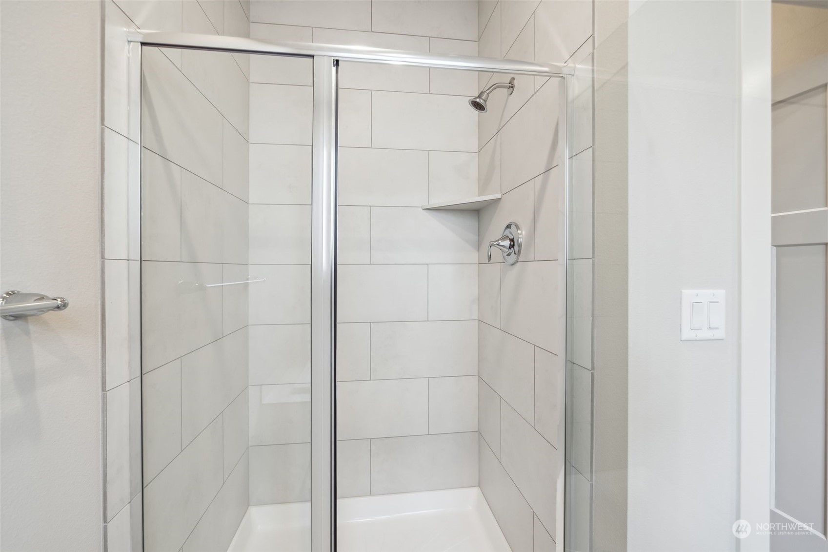 2722 South 7th Circle Ridgefield, WA 98642 - Photo 18 of 32 a bathroom with a glass shower door