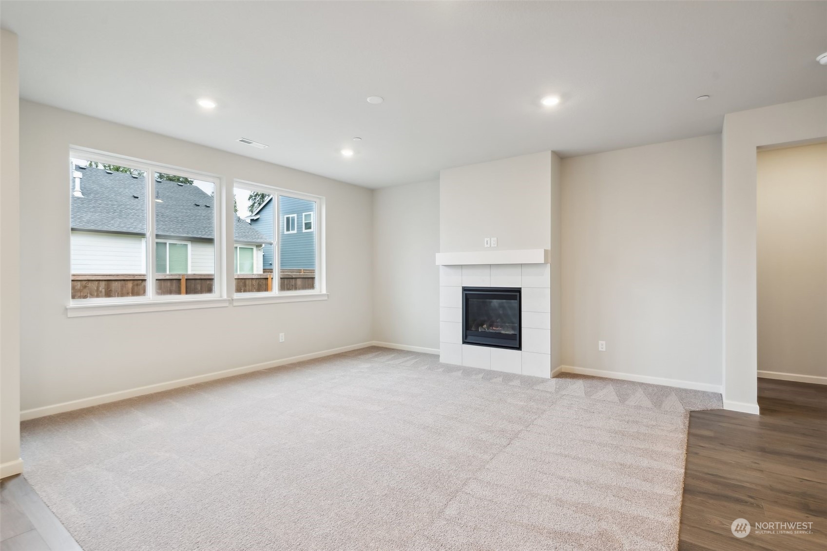 2722 South 7th Circle Ridgefield, WA 98642 - Photo 5 of 32 an empty room with windows