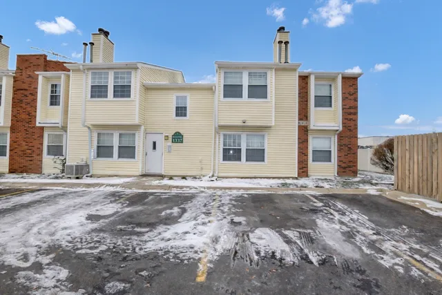 $174,000 | 1337 East Wyndham Circle, Unit 208, Palatine, IL 60074