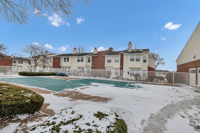 $164,000 | 1337 East Wyndham Circle, Unit 208, Palatine, IL 60074