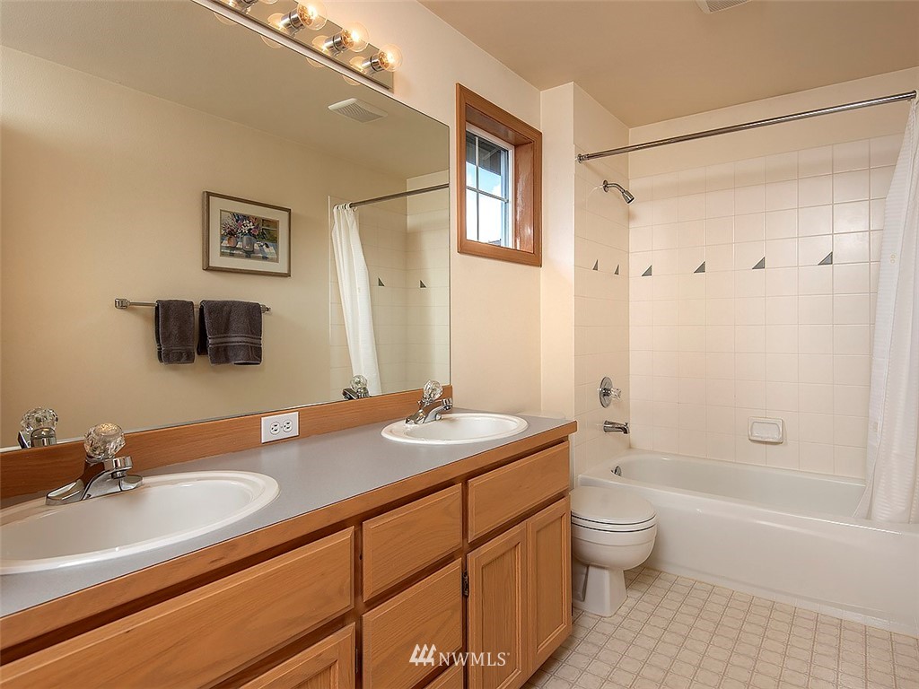 2013 237th Place Southeast Bothell, WA 98021 - Photo 34 of 39