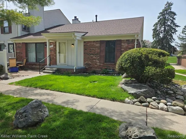 $1,775 | 38565 Golfview Drive West, Clinton Township, MI 48038