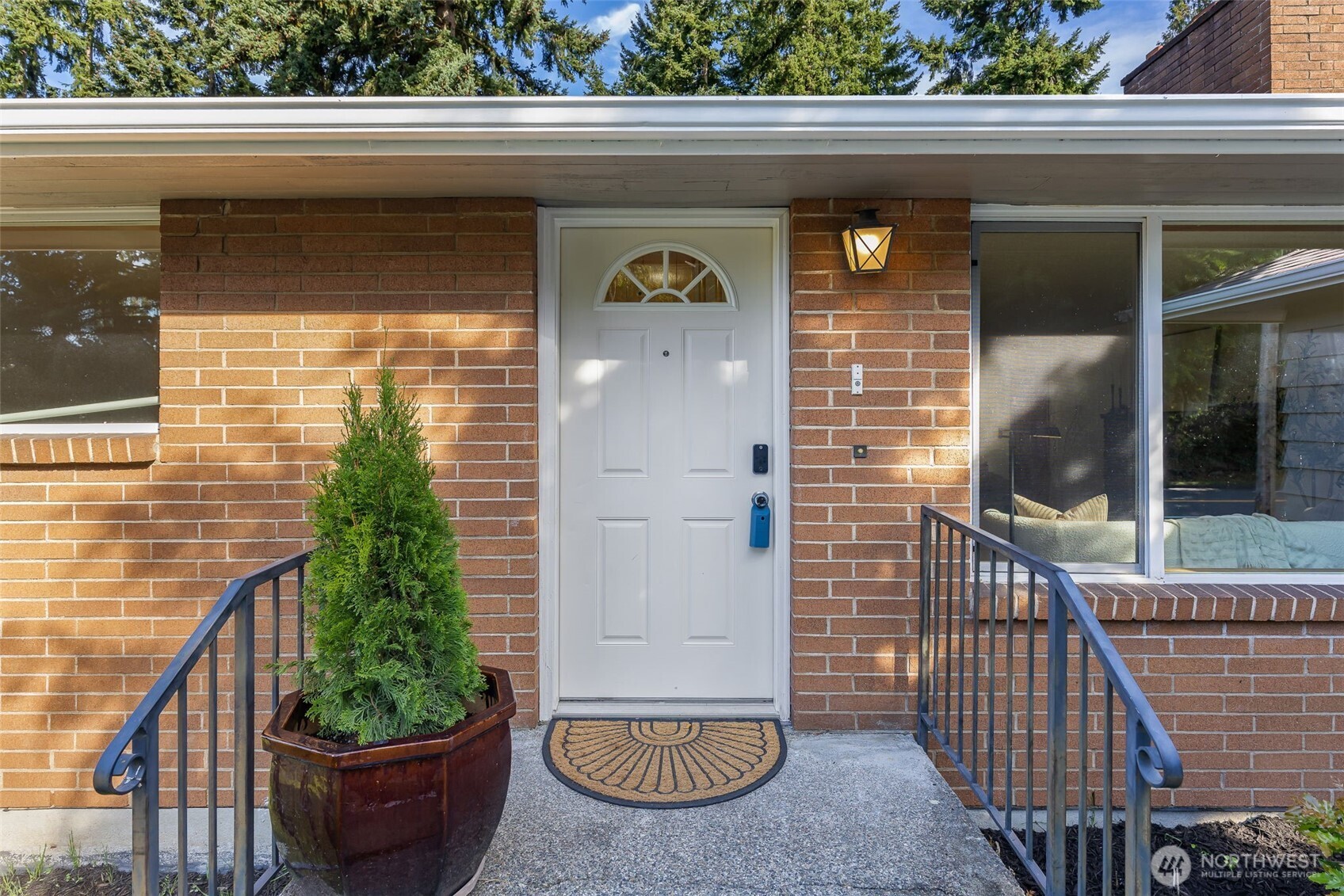 836 Southwest 128th Street Seattle, WA 98146 - Photo 4 of 39 Gallery Image 4