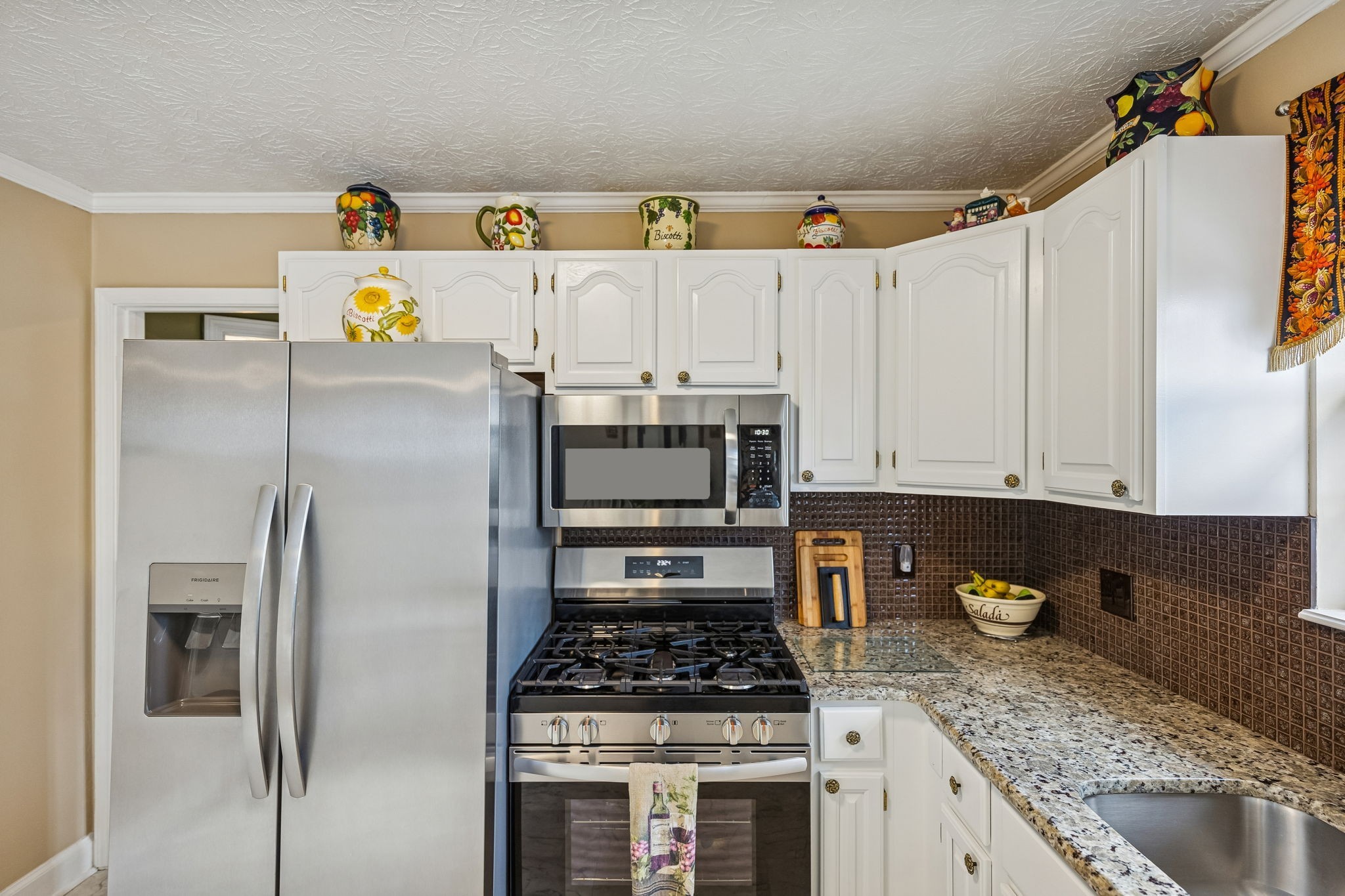 524 Willie Jarvis Road Sparta, TN 38583 - Photo 11 of 64 a kitchen with stainless steel appliances granite countertop a stove a sink and a refrigerator