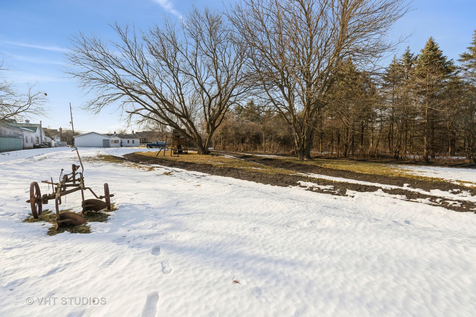 22771 North Prairie Road Lincolnshire, IL 60069 - Photo 5 of 21 a view of a yard with a tree