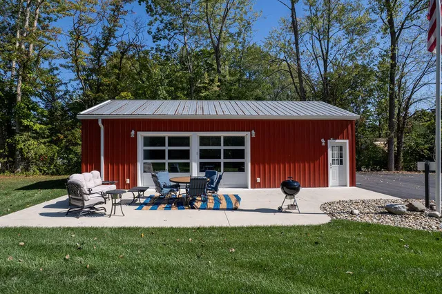 $847,000 | 5568 Paw Paw Lake Road, Coloma, MI 49038