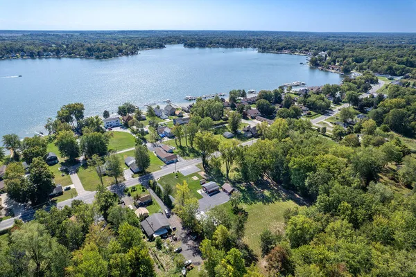$847,000 | 5568 Paw Paw Lake Road, Coloma, MI 49038