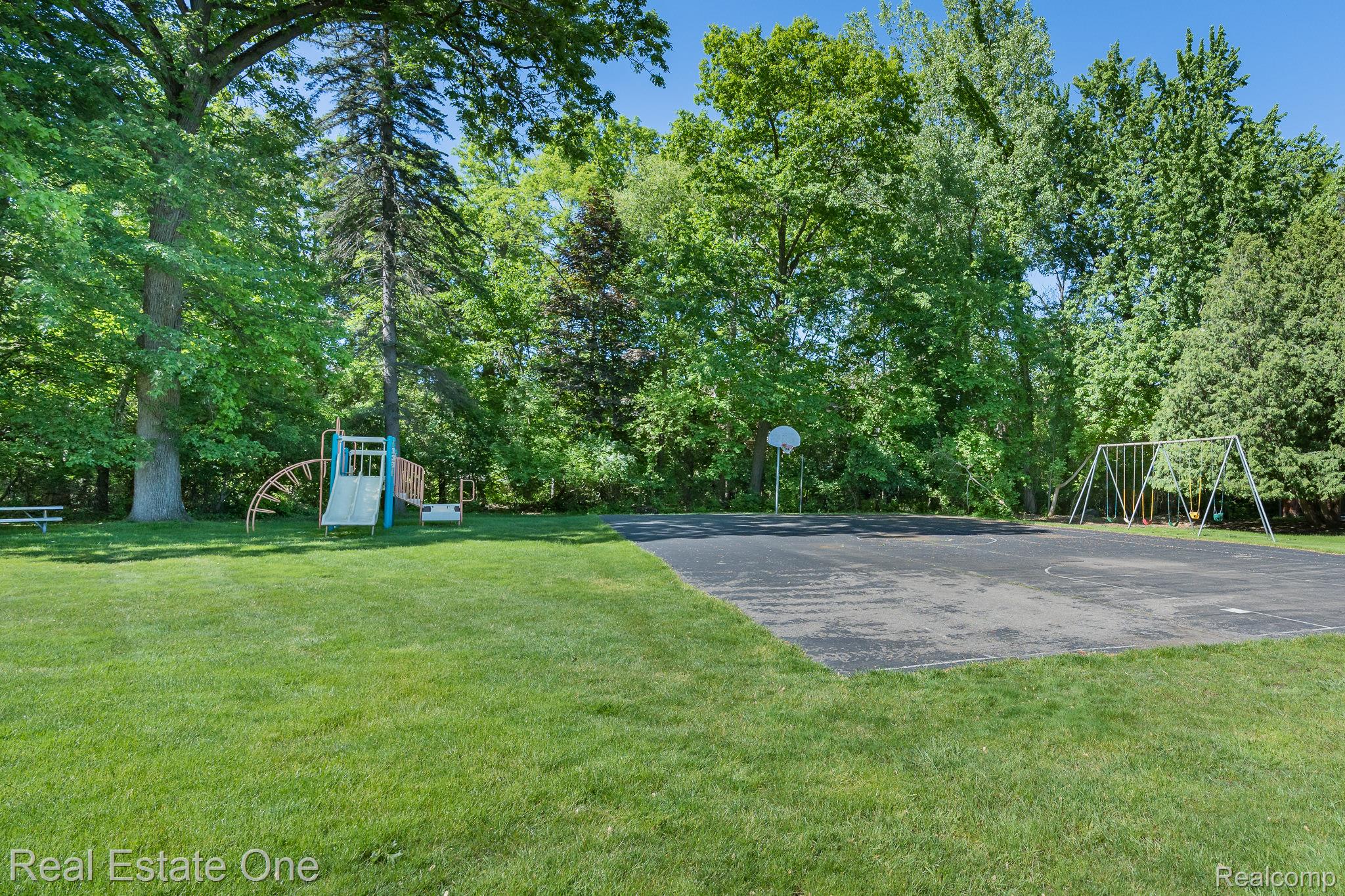 1242 Kings Cove Court Rochester, MI 48306 - Photo 21 of 22 Kings Cove park MLS-W201.jpg