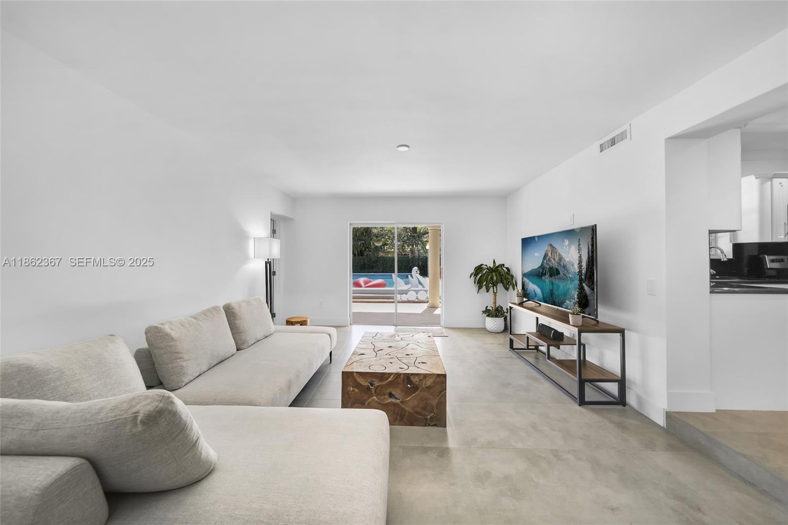 620 Southwest 22nd Road Miami, FL 33129 - Photo 4 of 31