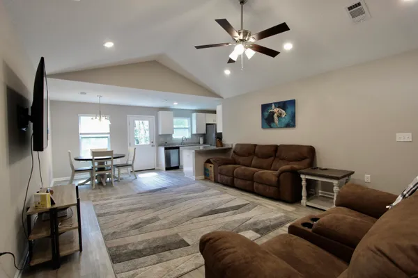 $1,750 | 102 Windsor Drive, Crestview, FL 32539