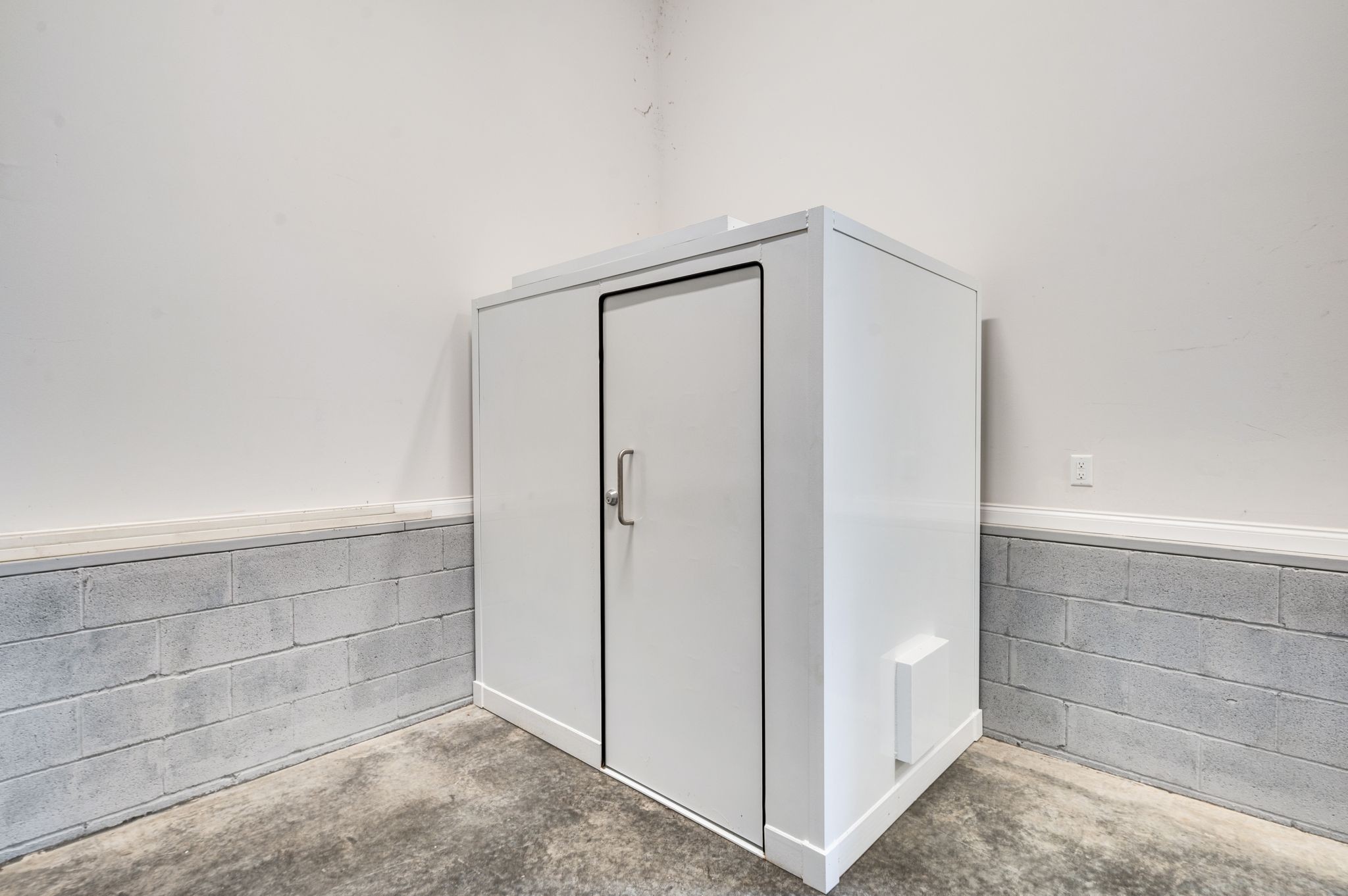 2000 Erwin Street Franklin, TN 37064 - Photo 31 of 97 a view of an empty room