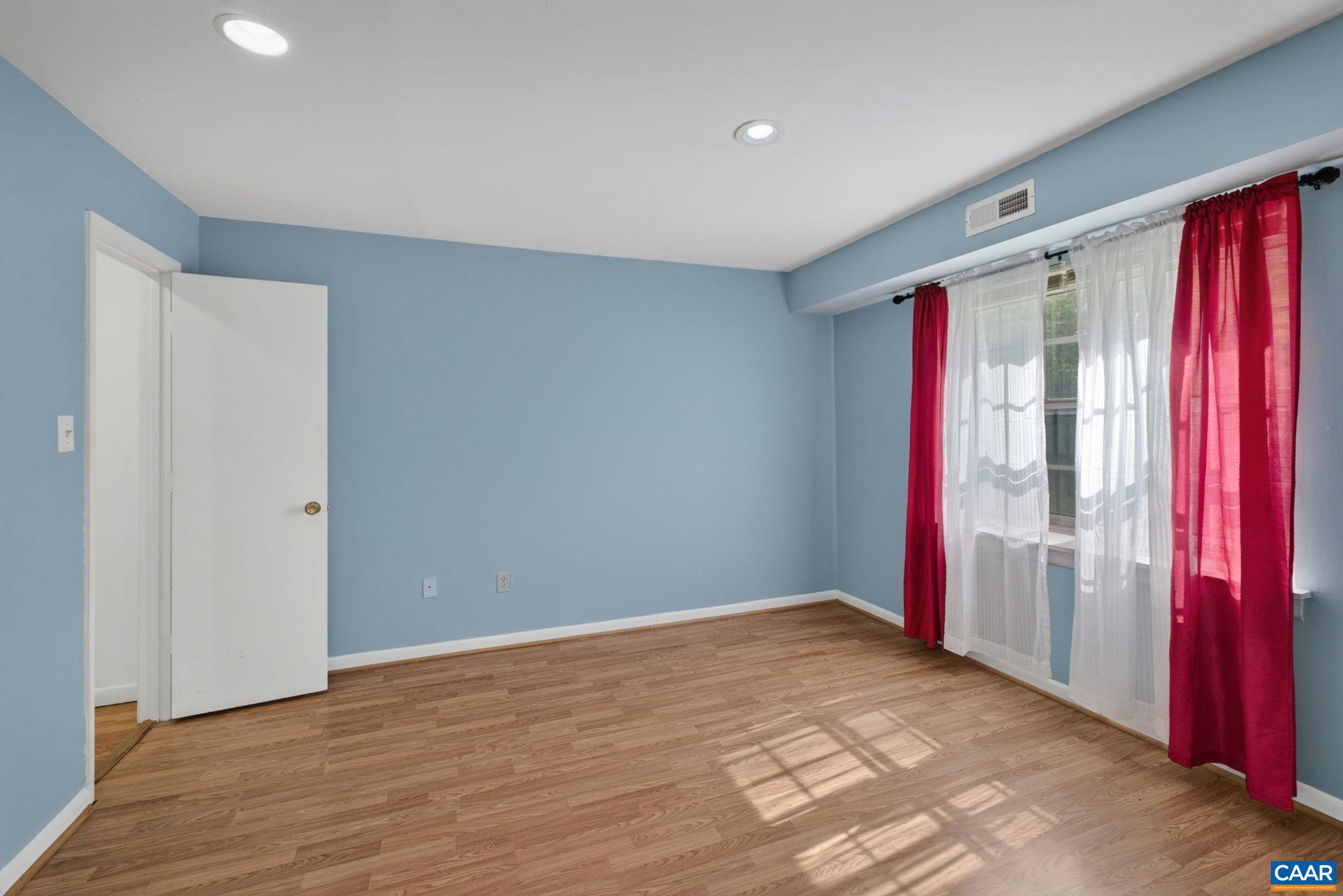 545 Burgoyne Road, Unit 2 Charlottesville, VA 22901 - Photo 17 of 25