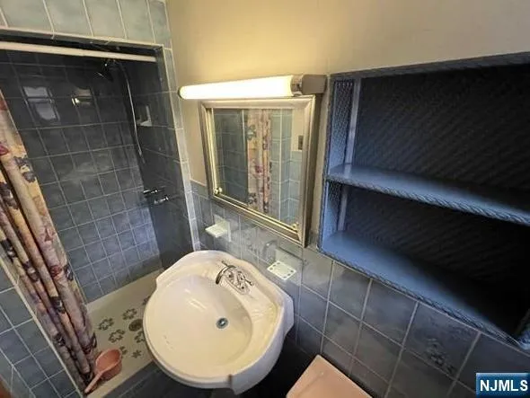 $3,650 | 232 Warwick Avenue, Fort Lee, NJ 07024