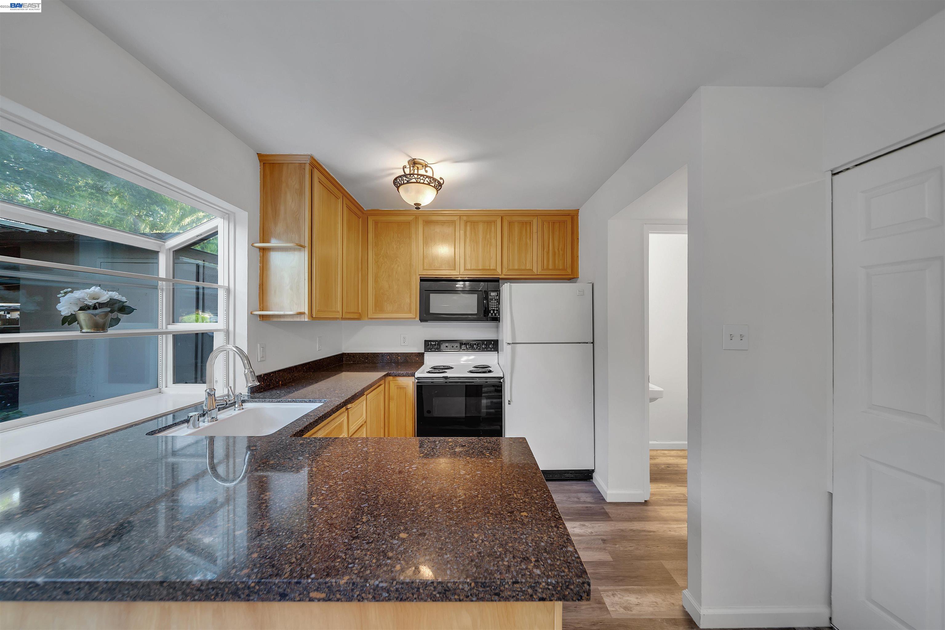 8848 La Riviera Drive, Unit B Sacramento, CA 95826 - Photo 8 of 27
