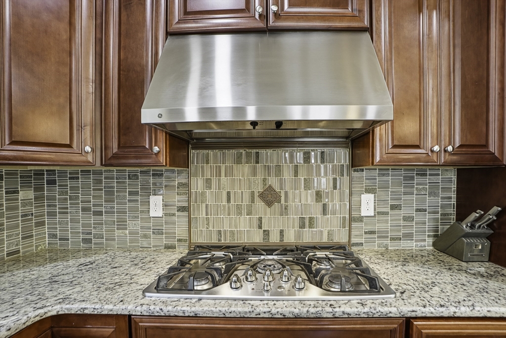 120 Mohawk Path Holliston, MA 01746 - Photo 18 of 36